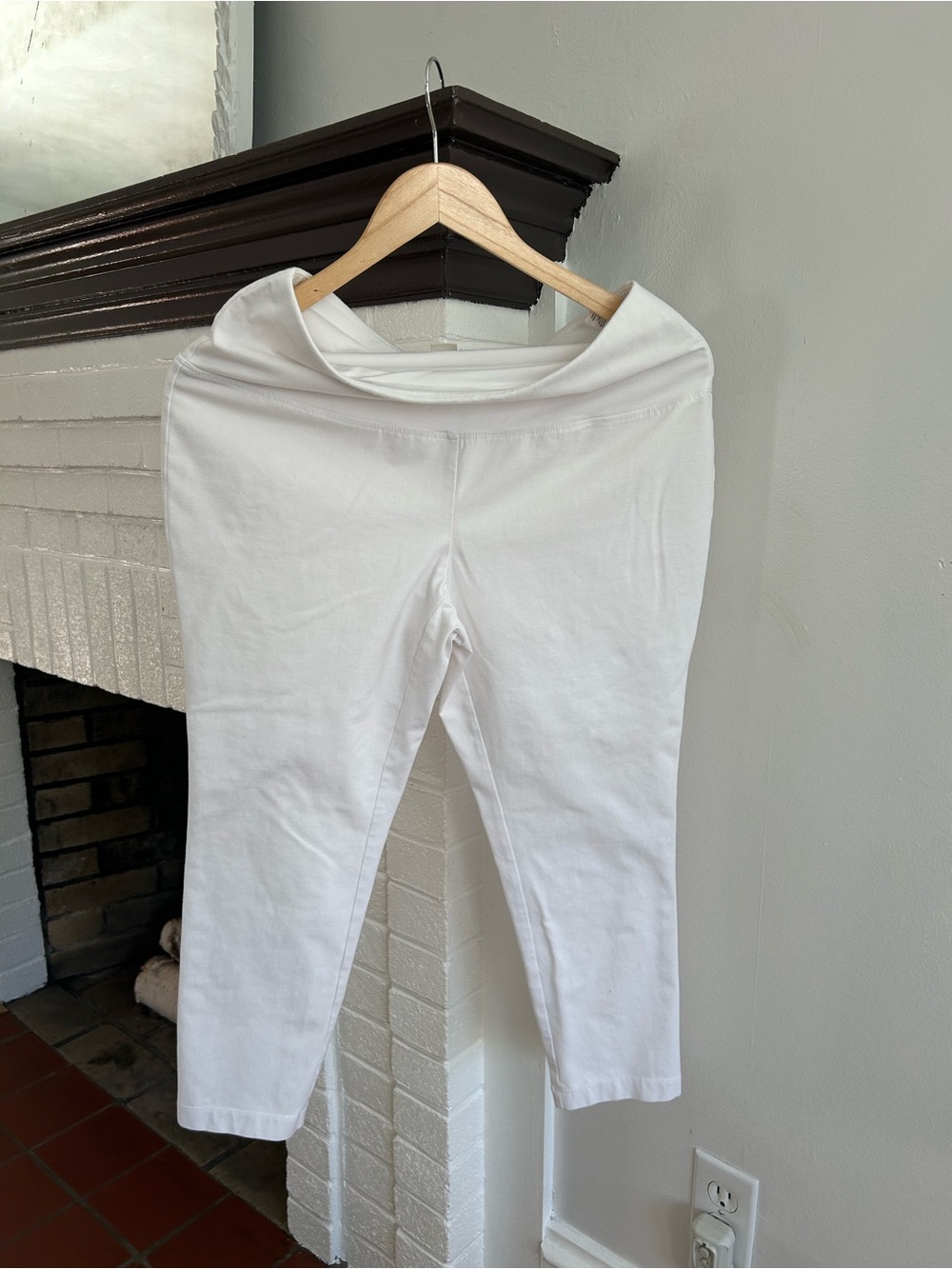 Chico's White Pull-On Leggings